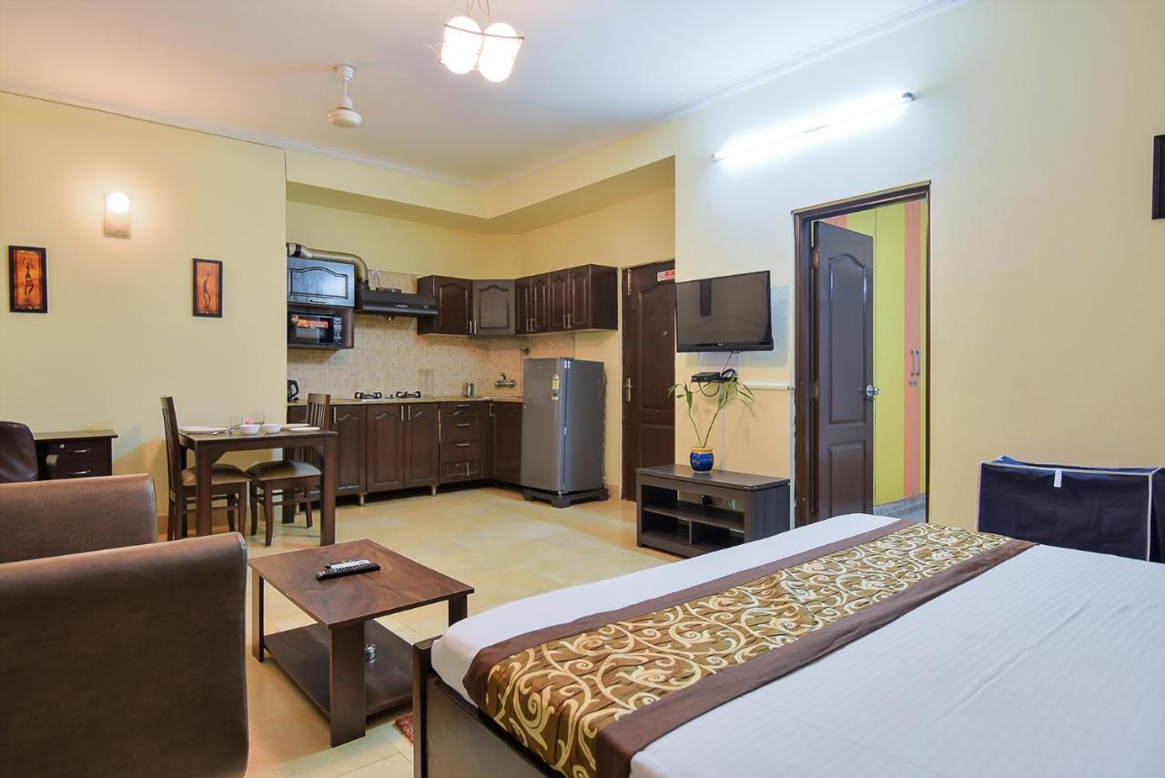 Studio Serviced Apartments Near Fortis Hospital Gurgaon Exterior photo